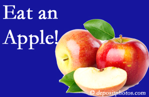 Baton Rouge chiropractic care encourages healthy diets full of fruits and veggies, so enjoy an apple the apple season!